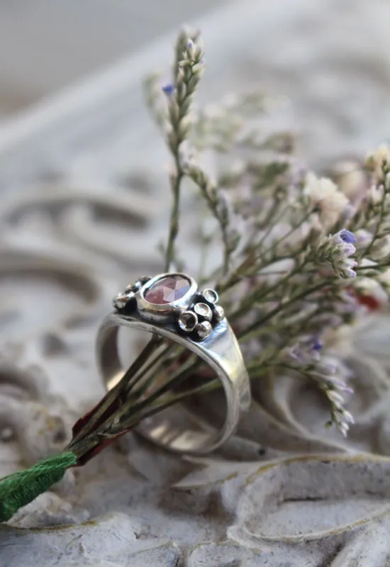 Lichen, bague symbiose botanique en argent et saphir rose