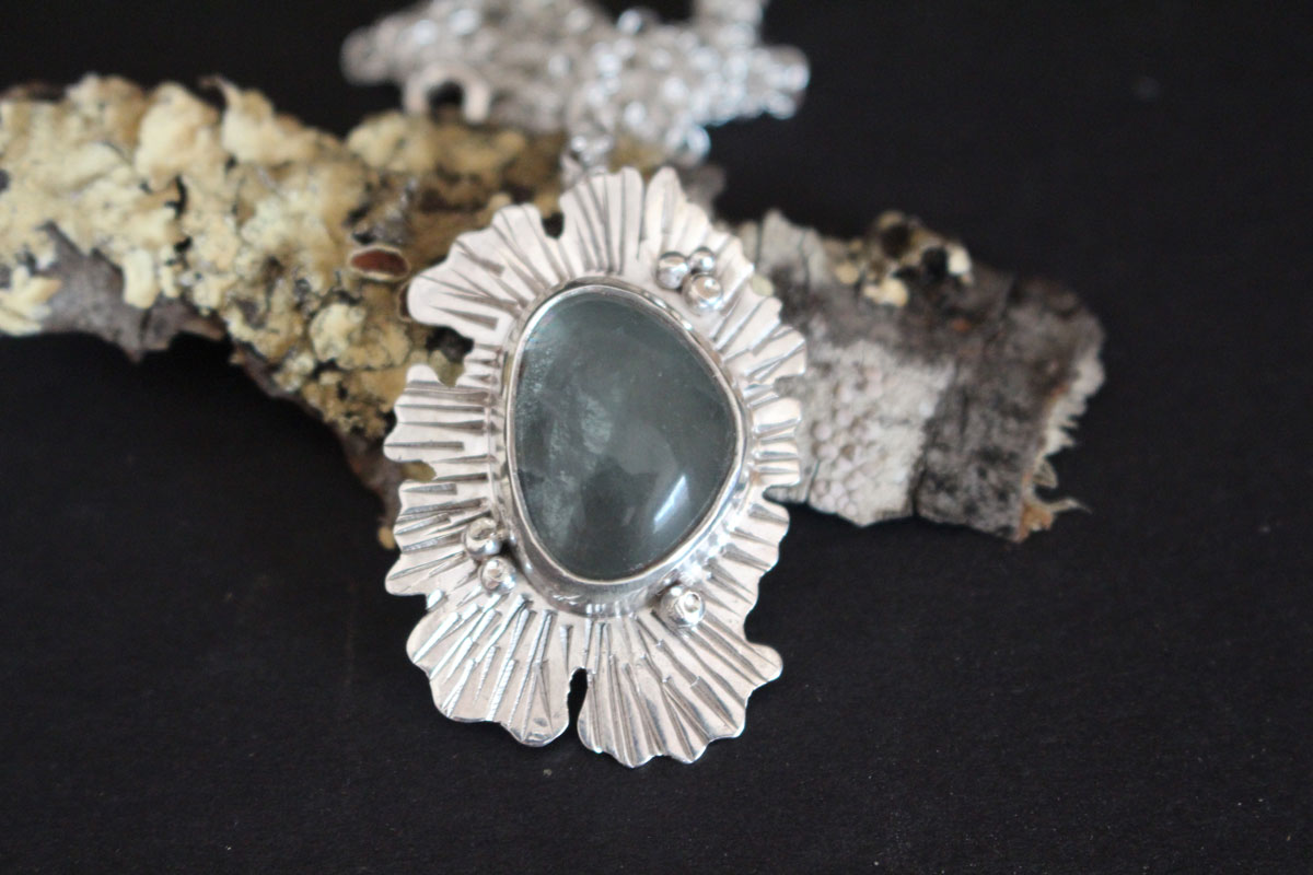 Lichen fluorite, collier symbiote en argent et fluorite