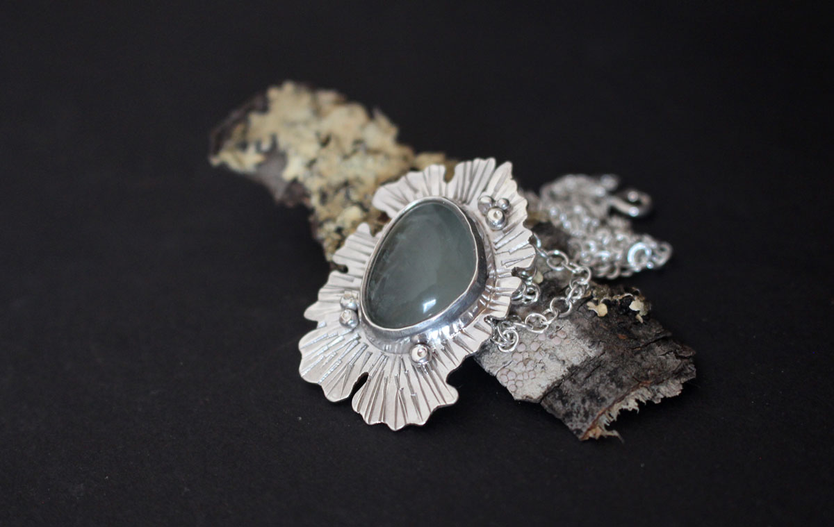Lichen fluorite, collier symbiote en argent et fluorite
