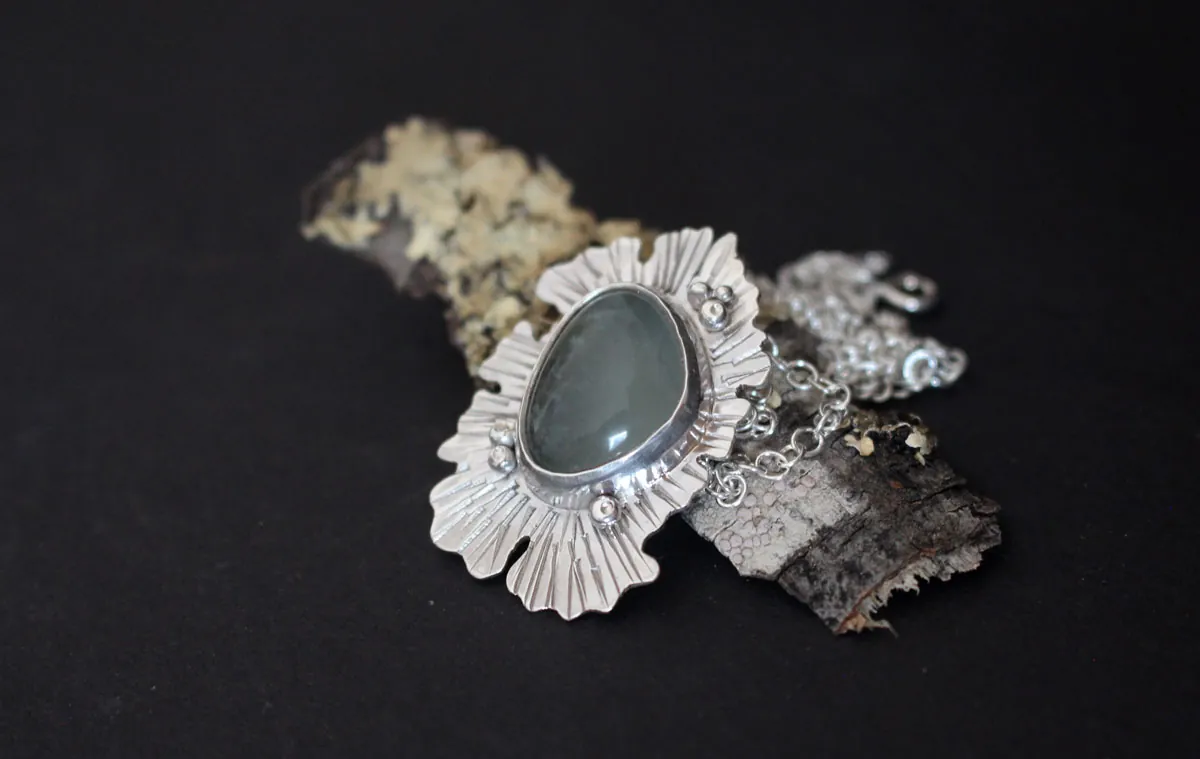 Lichen fluorite, collier symbiote en argent et fluorite