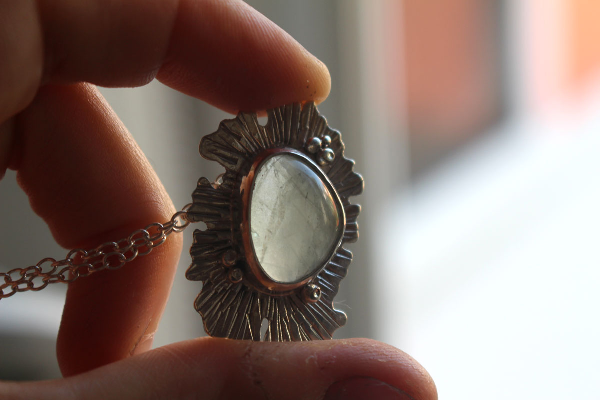 Lichen fluorite, collier symbiote en argent et fluorite