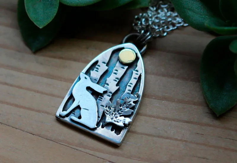 Lièvre des sous-bois, collier forêt sous la lune en argent et laiton