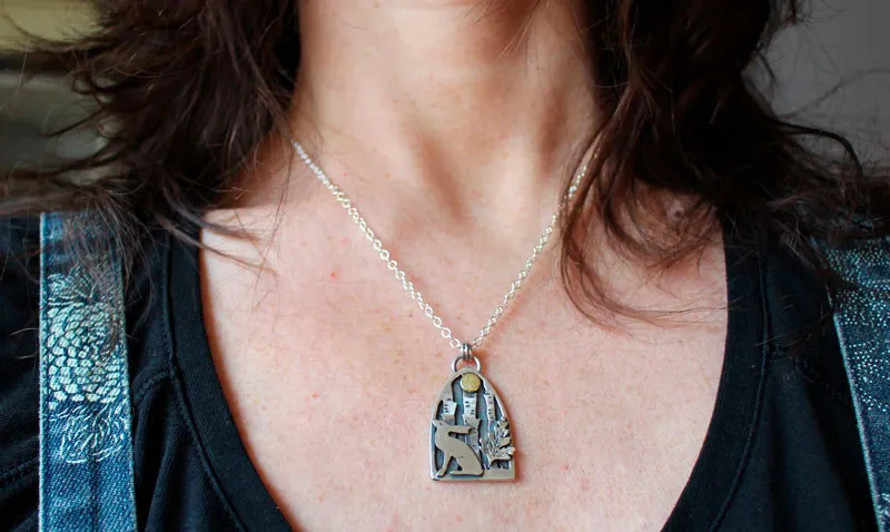 Lièvre des sous-bois, collier forêt sous la lune en argent et laiton