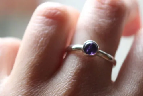 Lilas, bague fleur violette en argent et améthyste