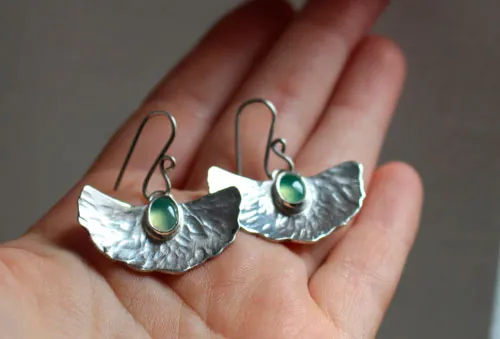 Lis d’étang, boucles d’oreilles feuilles de nénuphar en argent et chrysoprase