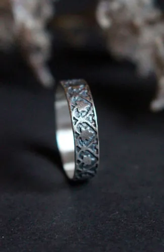 Liseron, bague botanique médiévale en argent