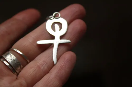 Louis Bertignac, pendentif logo du chanteur du groupe Téléphone en argent