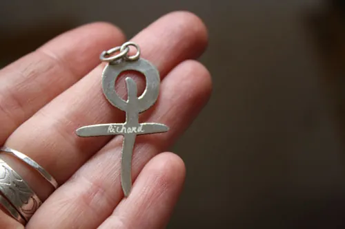 Louis Bertignac, pendentif logo du chanteur du groupe Téléphone en argent