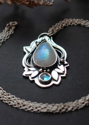 Luinil, collier elfique en argent, zircon bleu et labradorite blanche