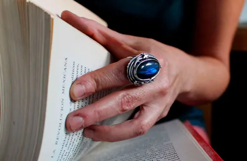 Lune de givre sur la forêt, bague elfique en argent et labradorite