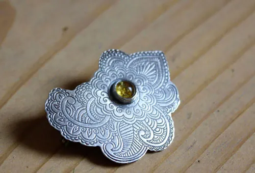 Lune de perse, broche route de la soie en argent et ambre