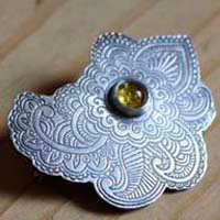 Lune de perse, broche route de la soie en argent et ambre