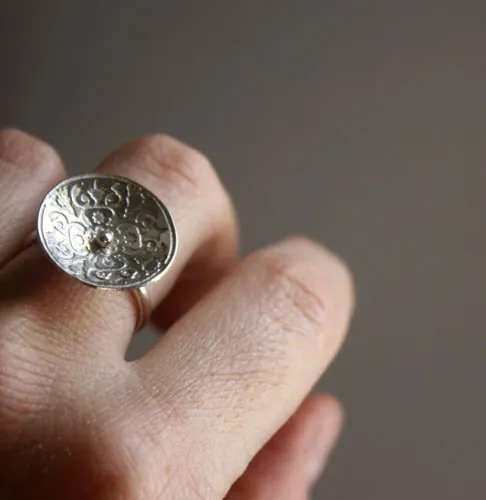 Lyrique, bague fleur médiévale en argent