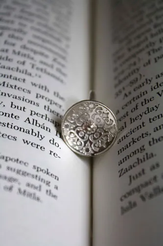 Lyrique, bague fleur médiévale en argent