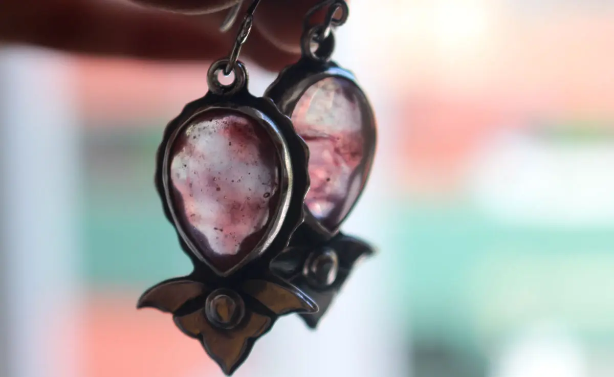 Lys d’orient, boucles d’oreilles fleur en argent et quartz fraise