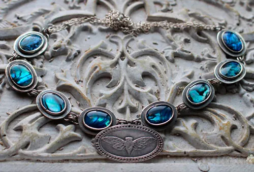 Lysandra, collier papillon Maori en argent et paua