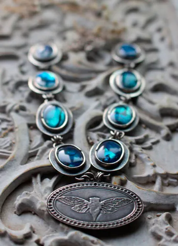 Lysandra, collier papillon Maori en argent et paua