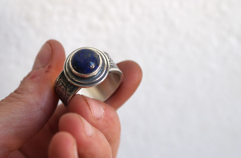 L’âme du poète, bague végétale en argent et lapis-lazuli