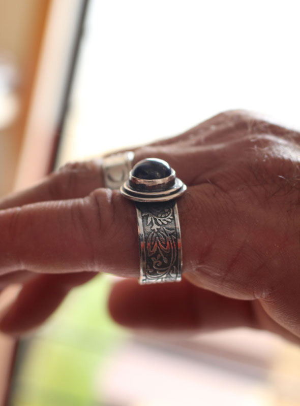 L’âme du poète, bague végétale en argent et lapis-lazuli