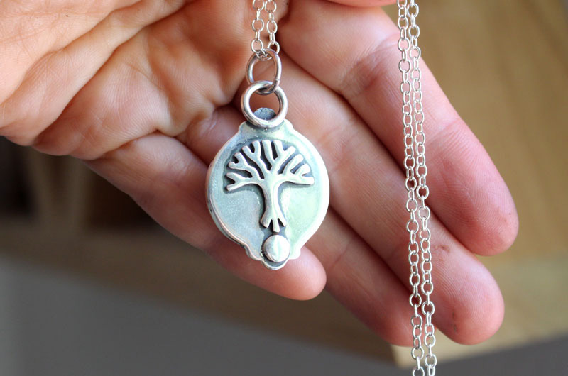 L’arbre de l’étang, collier eau calme en argent et labradorite