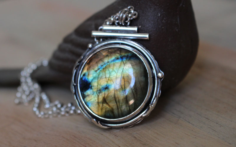 L’étang de la clairière, collier eau de la forêt en argent et labradorite