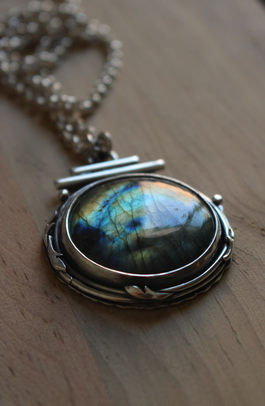 L’étang de la clairière, collier eau de la forêt en argent et labradorite