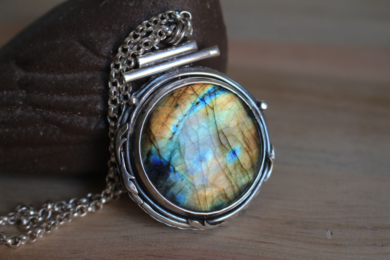 L’étang de la clairière, collier eau de la forêt en argent et labradorite