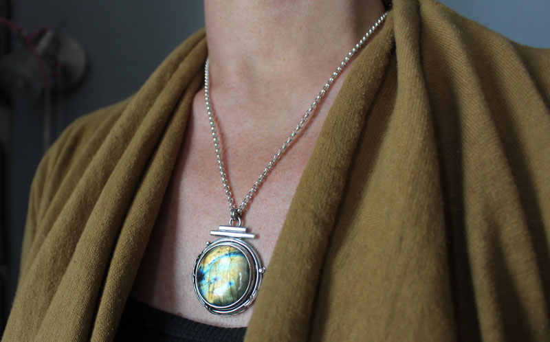 L’étang de la clairière, collier eau de la forêt en argent et labradorite