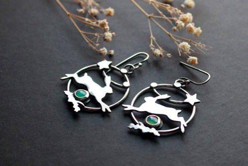 L’étoile du lièvre, boucles d’oreilles lièvre en argent et chrysoprase