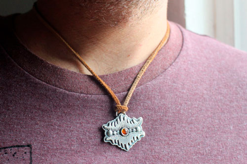 L’oeil de la terre, collier montagne tribale en argent et ambre