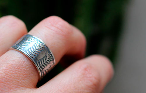 La dentelle de la Reine Anne, bague fleur d&rsquo;ombelle en argent