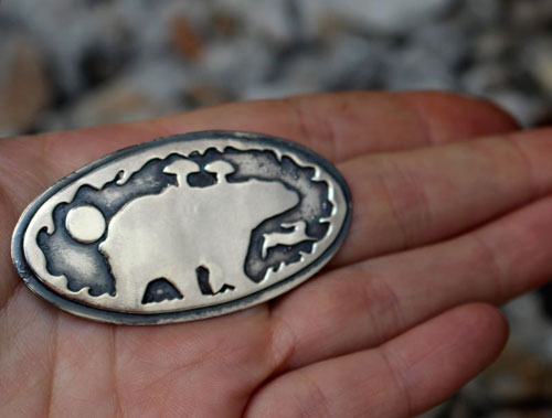 La liberté est un état d’esprit, broche ours et lapin en argent