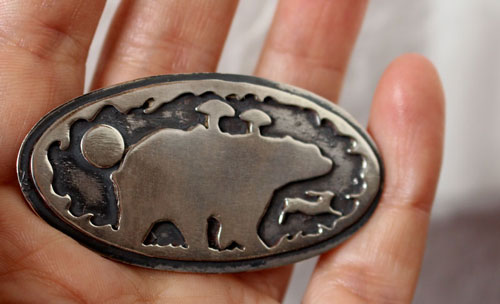 La liberté est un état d’esprit, broche ours et lapin en argent