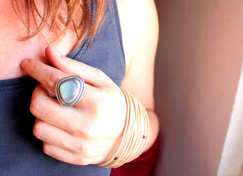 Le bleu des vagues, bague mouvement de la mer en argent et fluorite