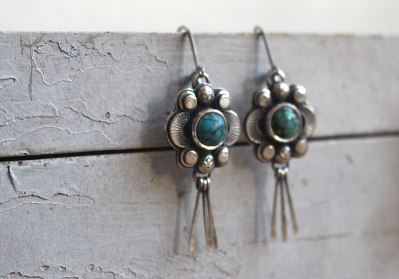 Le chant des lucioles tons de turquoise, boucles d’oreilles guide insecte en argent et turquoise