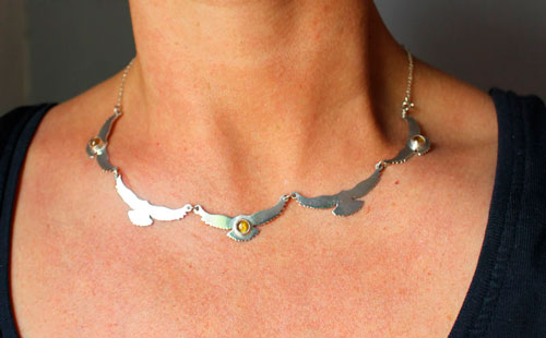 Le chant du soleil, collier oiseaux en argent et zircon jaune