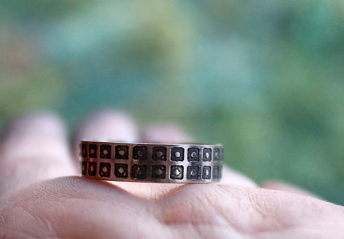 Le ciel et la terre, bague ronds et carrés en argent