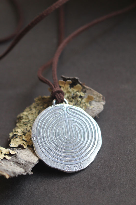 Le labyrinthe de Cnossos, pendentif monnaie grecque en argent