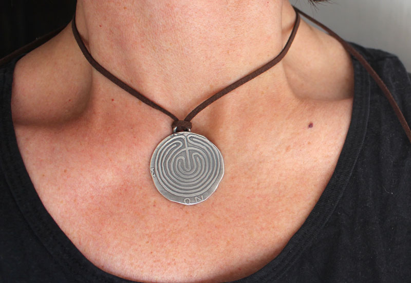 Le labyrinthe de Cnossos, pendentif monnaie grecque en argent