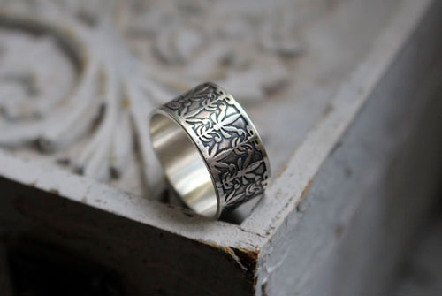 Le lys de Mucha, bague lys de l&rsquo;art nouveau en argent