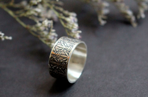 Le lys de Mucha, bague lys de l&rsquo;art nouveau en argent