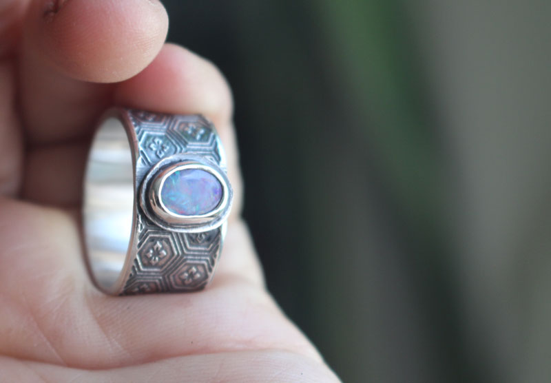Le marais qui reflétait les étoiles, bague nature japonaise en argent et opale