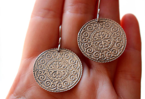 Leoda, boucles d’oreilles bouclier viking en argent
