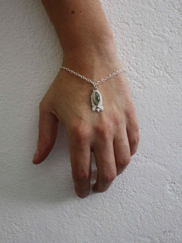 Les fleurs du printemps, bracelet botanique en argent et prehnite