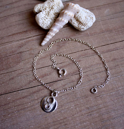 Lina, chaîne de cheville et bracelet spirale et cercle de l’infini en argent
