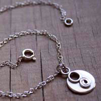 Lina, chaîne de cheville et bracelet spirale et cercle de l’infini en argent