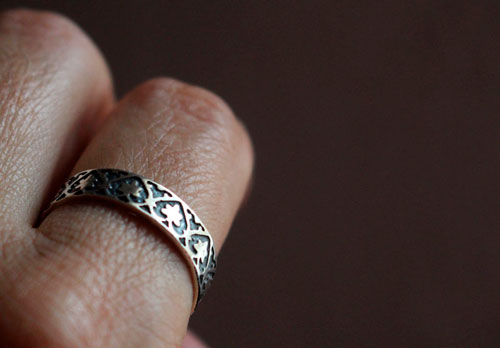 Liseron, bague botanique médiévale en argent