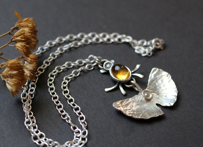 Luciole, collier feuille de ginkgo en argent et citrine