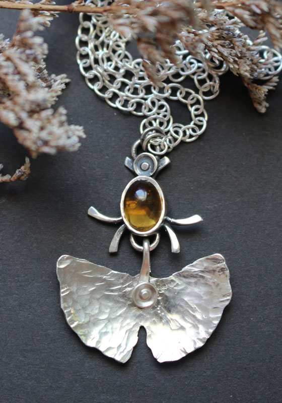 Luciole, collier feuille de ginkgo en argent et citrine