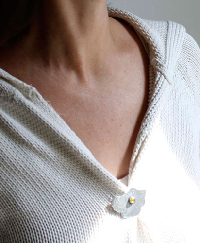 Lune de perse, broche route de la soie en argent et ambre